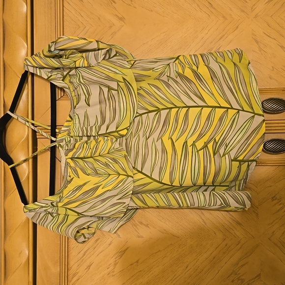 Apt. 9 Tropical print halter style cold shoulder top - Picture 3 of 8